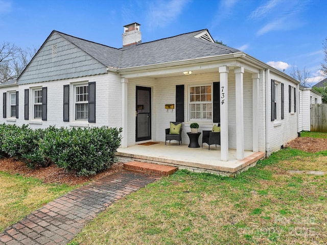 view of front facade with a front yard and a porch