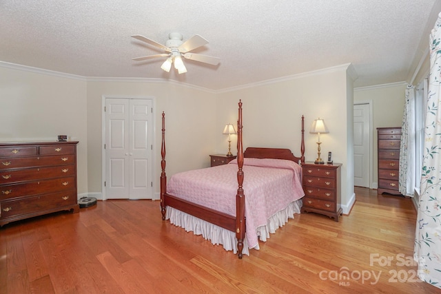 405 NW Dr, Davidson, NC 28036 - bedroom with crown molding, ceiling fan, a textured ceiling, and light hardwood / wood-style flooring
