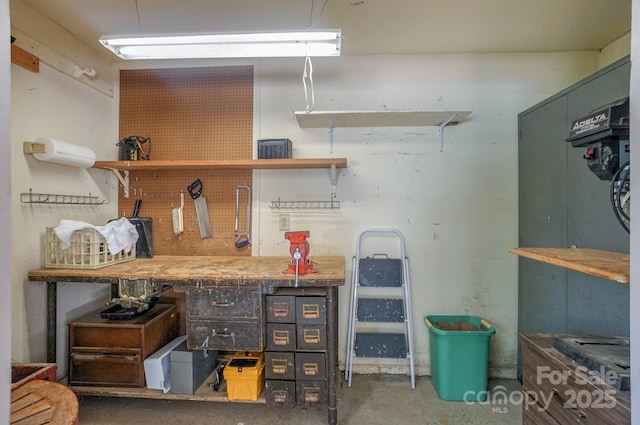 405 NW Dr, Davidson, NC 28036 - interior space