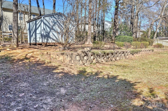 view of yard featuring a shed, fence, and an outdoor structure