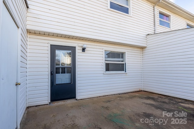 entrance to property featuring a patio area