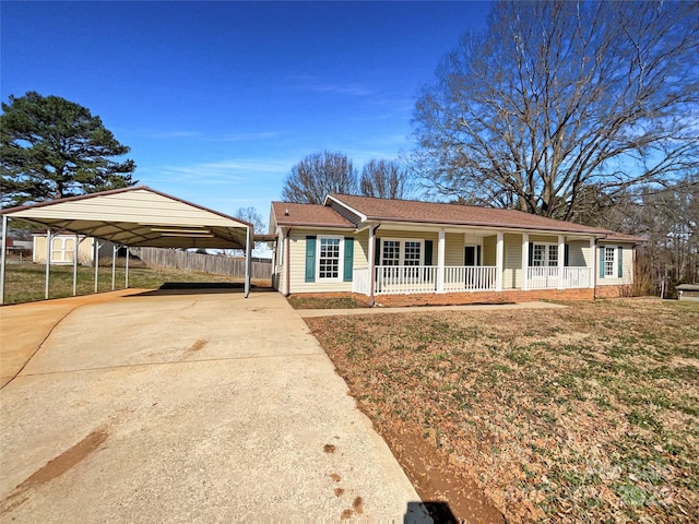 view of front of home featuring a carport, a porch, and a front lawn