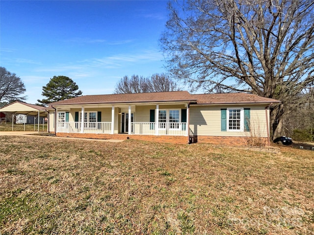 ranch-style home featuring covered porch and a front lawn