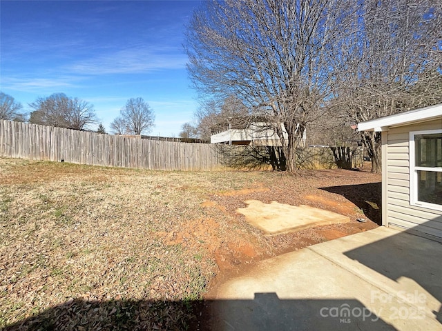 view of yard featuring a patio