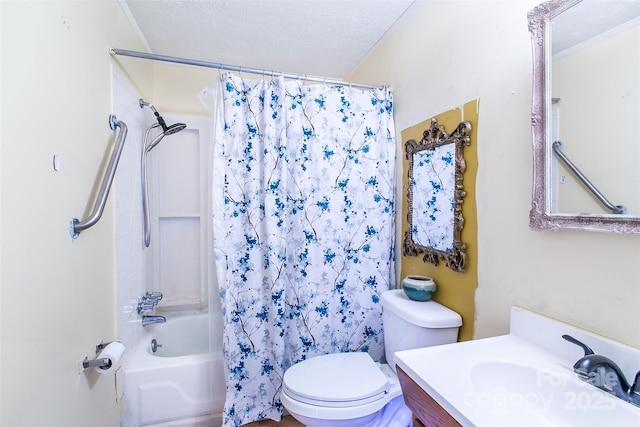 full bathroom featuring shower / tub combo with curtain, vanity, toilet, and a textured ceiling