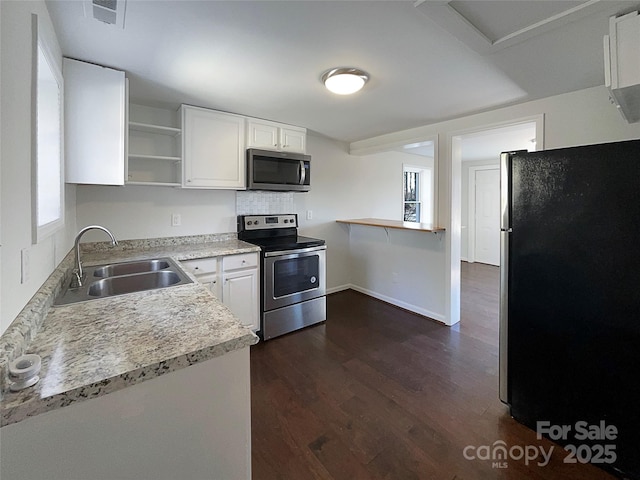 kitchen featuring sink, appliances with stainless steel finishes, dark hardwood / wood-style flooring, kitchen peninsula, and white cabinets