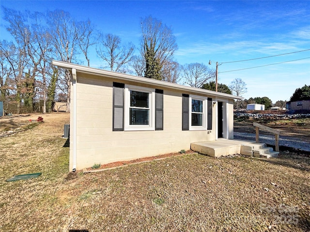 exterior space with a yard