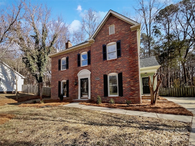 view of front facade featuring a front yard