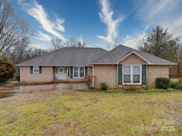 ranch-style home featuring a front yard