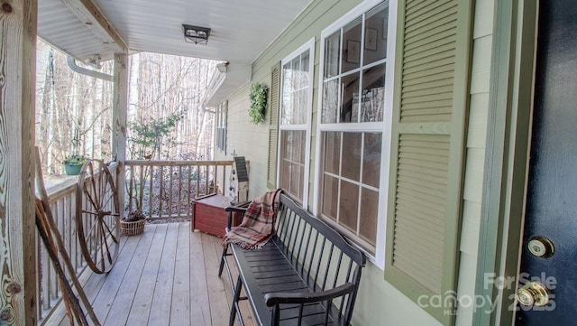 balcony featuring covered porch