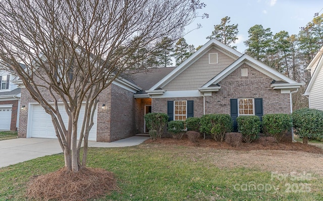 view of front of property featuring a front yard