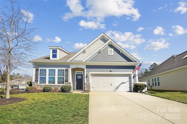 craftsman inspired home featuring a front lawn and a garage