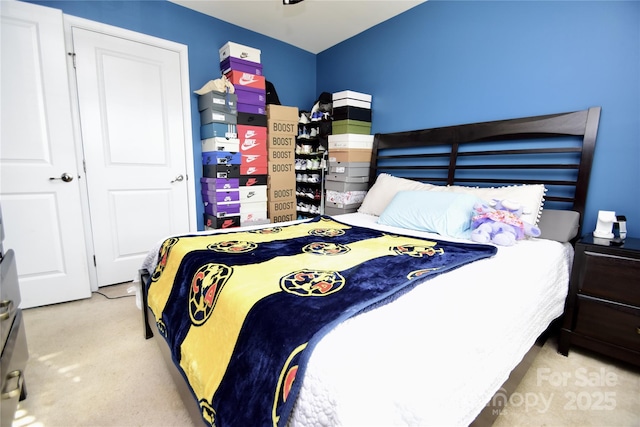 bedroom with ceiling fan and light carpet