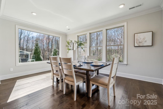 dining space featuring crown molding, recessed lighting, visible vents, baseboards, and hardwood / wood-style flooring