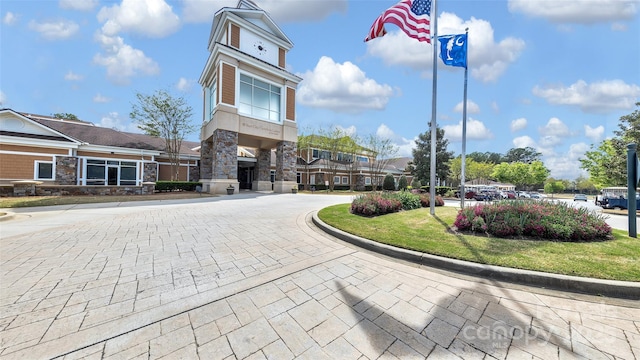 view of property's community with curved driveway