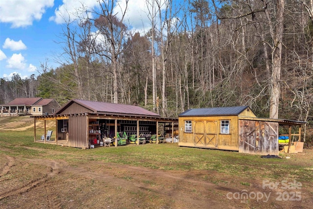 view of outdoor structure featuring a yard