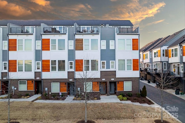 2306 Elizabeth Mill Pl, Charlotte, NC 28208 - view of property with a residential view
