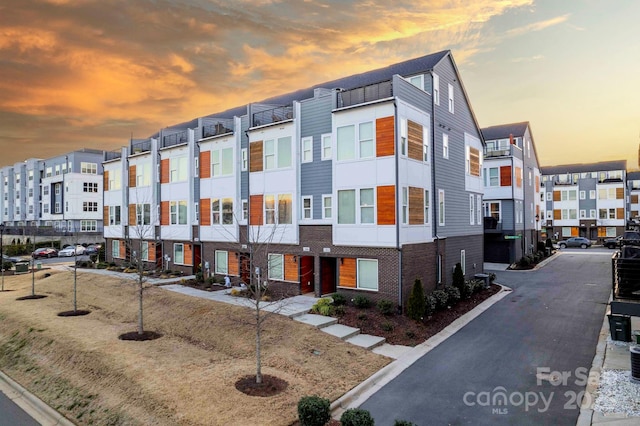 2306 Elizabeth Mill Pl, Charlotte, NC 28208 - property at dusk featuring a residential view