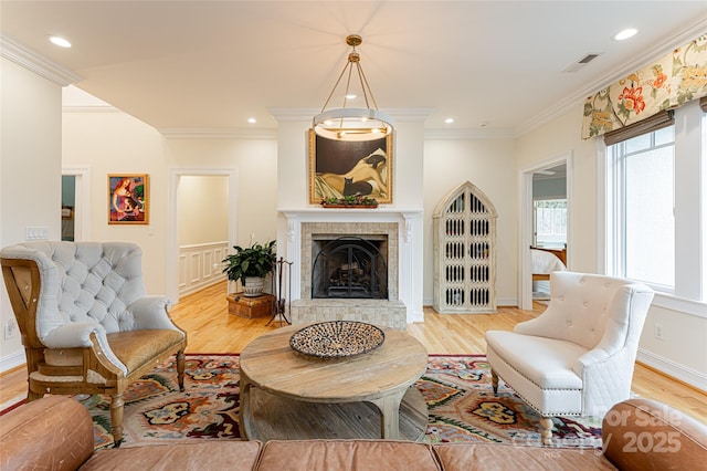 living room featuring ornamental molding and light hardwood / wood-style floors