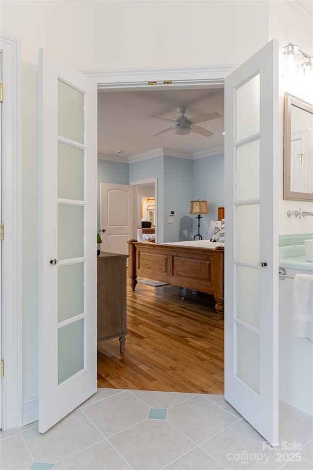 bathroom featuring crown molding, tile patterned floors, and ceiling fan