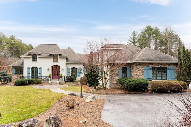 view of front of home with a front lawn