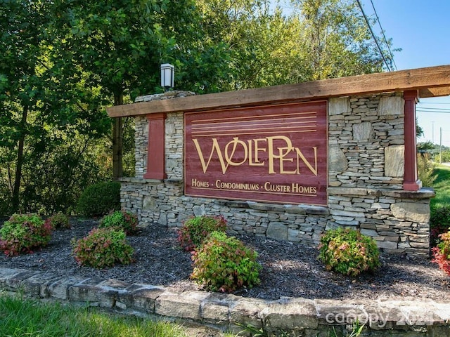 view of community / neighborhood sign