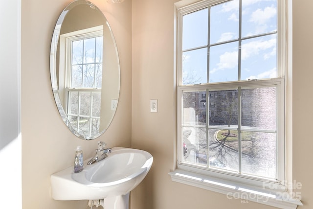 bathroom featuring a sink