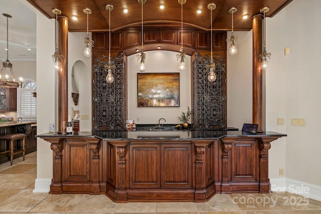 2725 Windsor Rd, Winston Salem, NC 27104 - indoor wet bar with vaulted ceiling