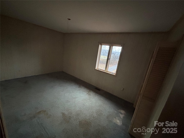 empty room featuring carpet floors