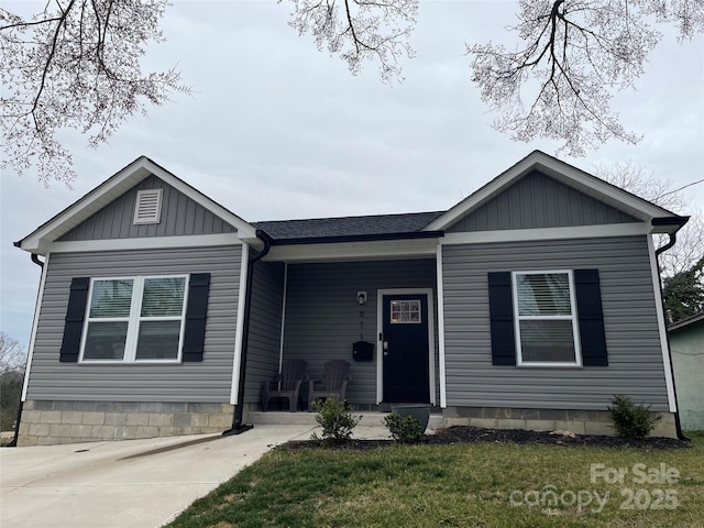 view of front of home with covered porch