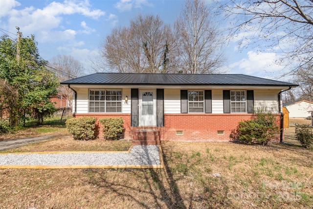 ranch-style home with a front yard