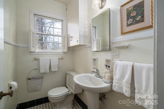 bathroom featuring sink and toilet