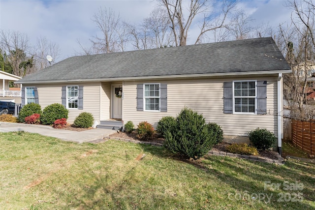 single story home featuring a front lawn and roof with shingles