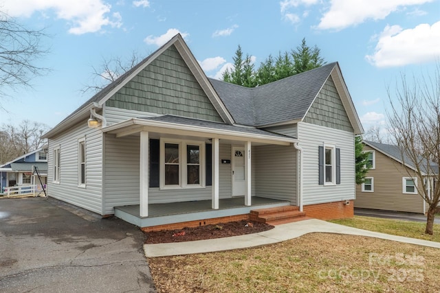 view of front of property featuring covered porch