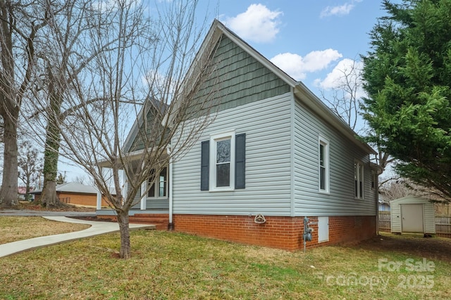 view of side of property featuring a shed and a lawn