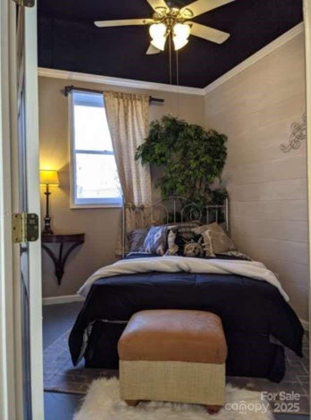 bedroom featuring crown molding and ceiling fan