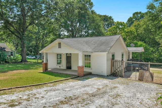 view of front of house with covered porch and a front yard