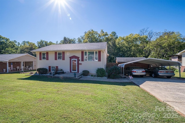 view of front of home with a carport and a front yard