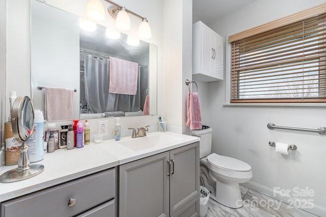 full bath with toilet, curtained shower, baseboards, and vanity