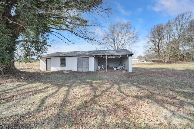 view of outbuilding featuring a yard