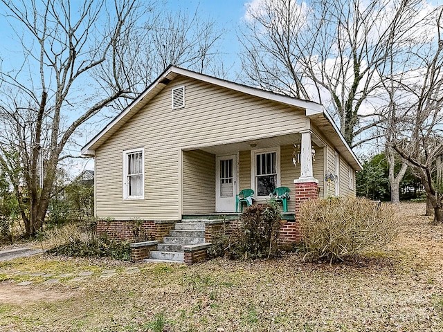 view of front of property featuring covered porch