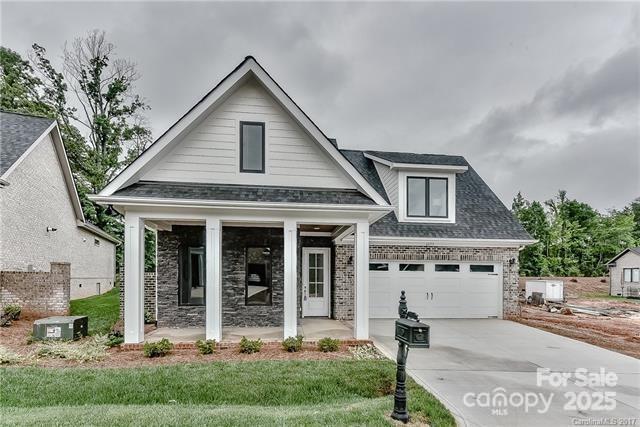 view of front of house featuring a garage and a front yard