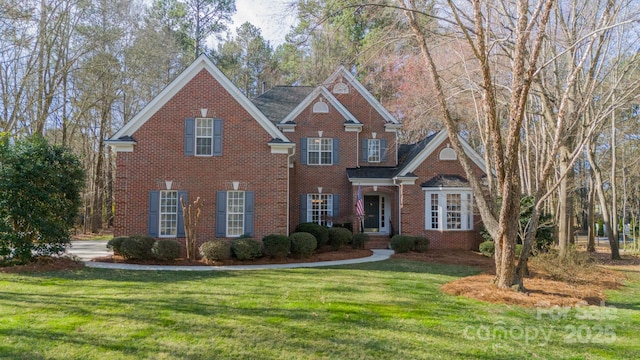 view of front of home featuring brick siding and a front yard