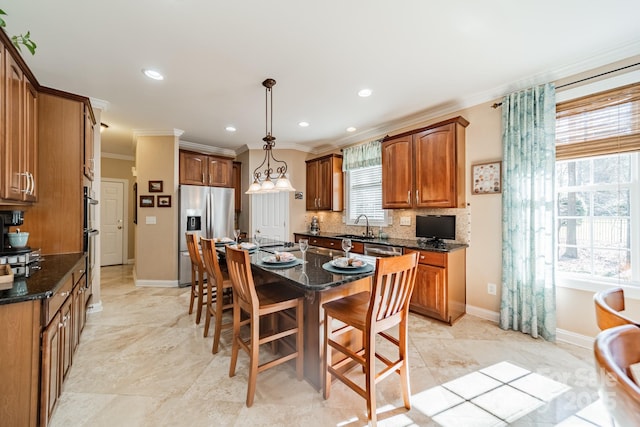 kitchen featuring tasteful backsplash, appliances with stainless steel finishes, brown cabinets, a kitchen breakfast bar, and a center island