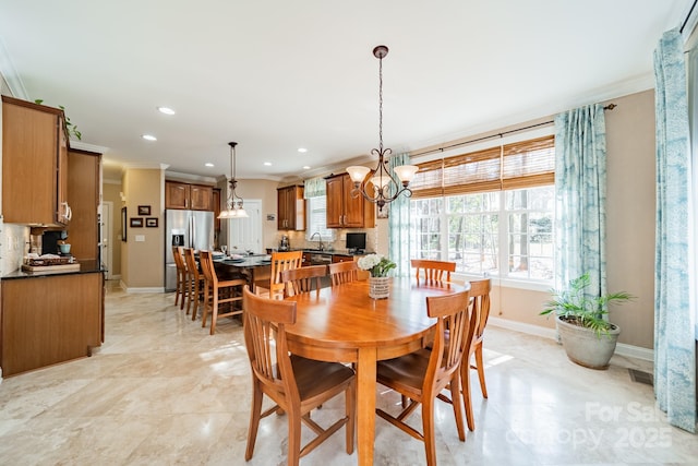 dining space with ornamental molding, recessed lighting, visible vents, and baseboards