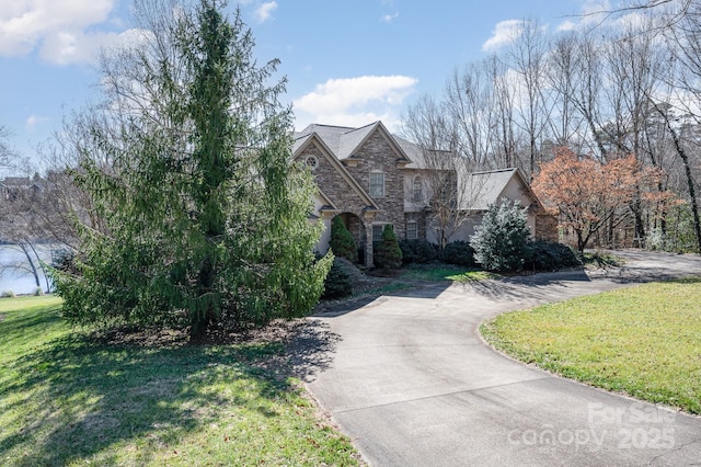 view of front of house featuring a front yard