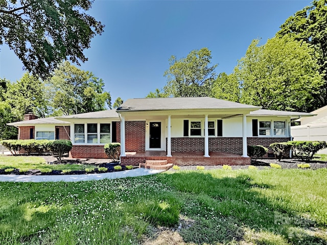 ranch-style house featuring a front lawn and covered porch