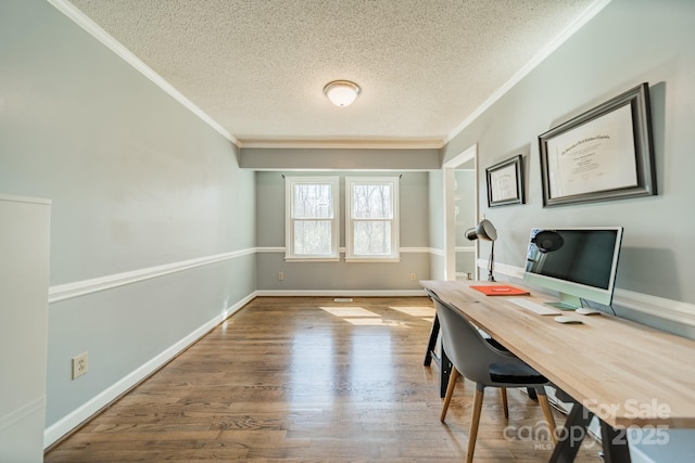 office area featuring a textured ceiling, baseboards, wood finished floors, and crown molding