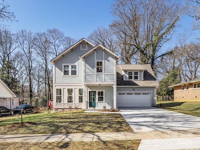 view of front property featuring a front lawn