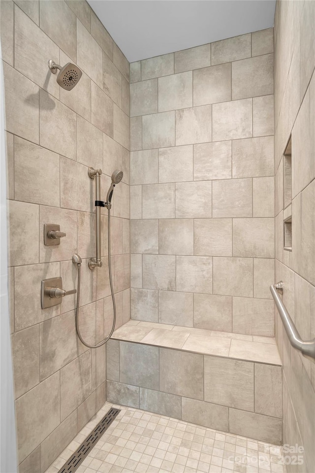 bathroom featuring tiled shower